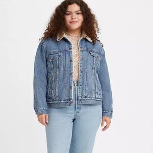 NWT Levi’s Ex Boyfriend Trucker Sherpa lined jacket